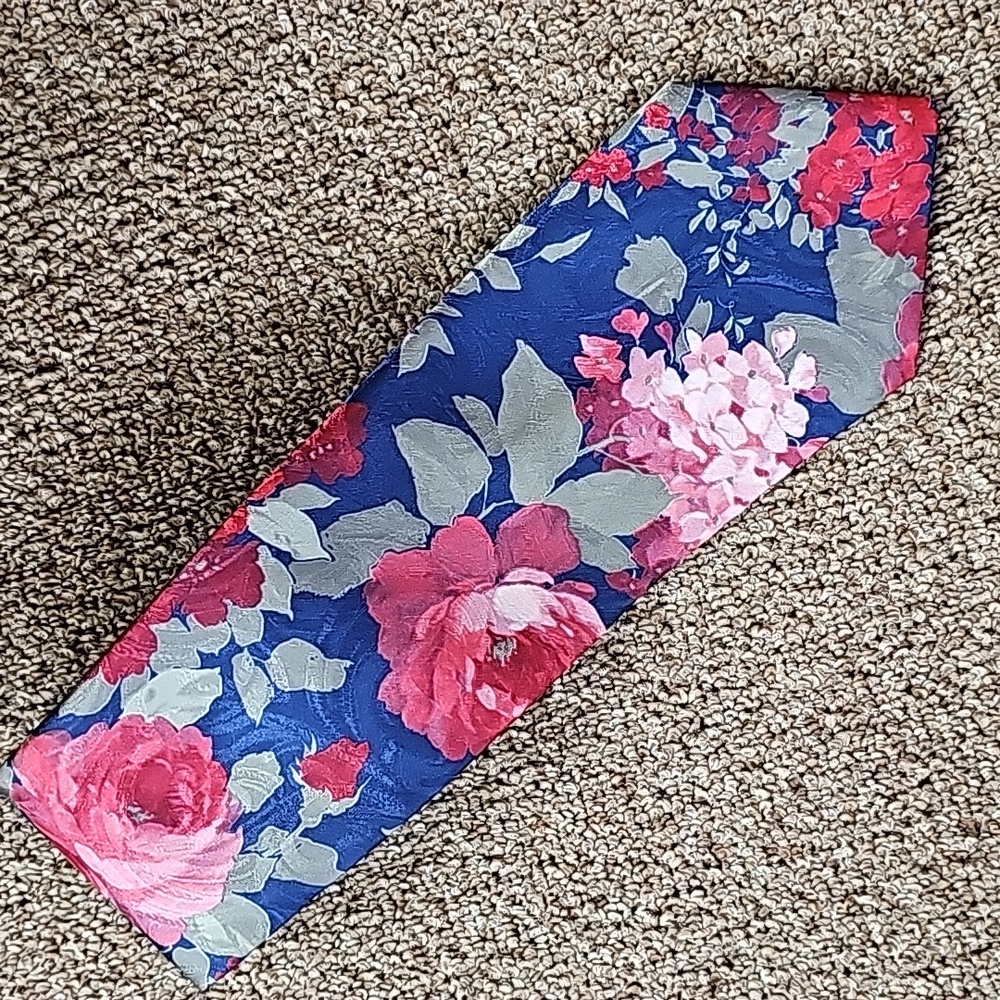 Tie - Picture 3 of 11